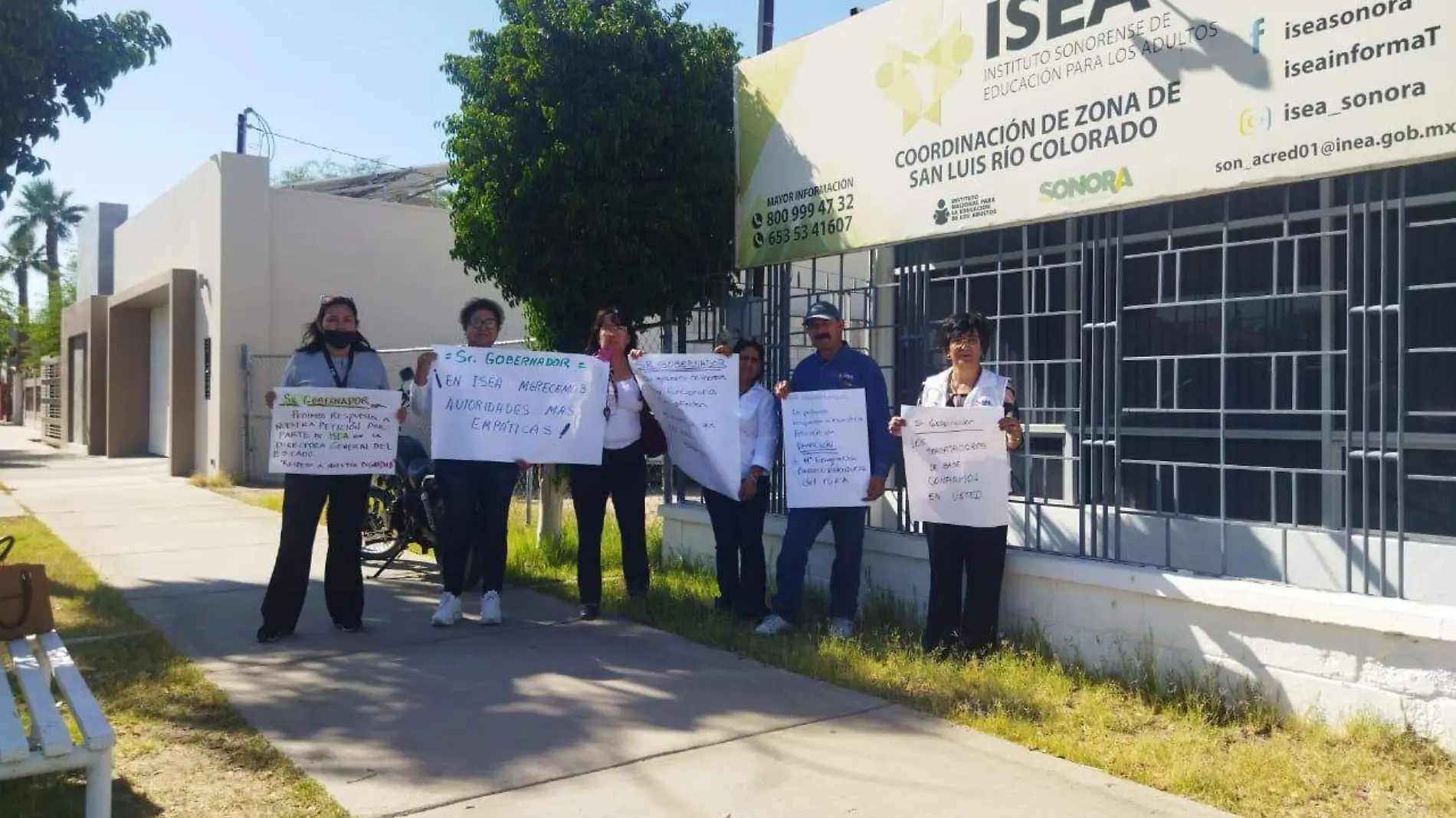 Personal de la coordinación de zona del ISEA de esta ciudad se sumaron a la protesta que se efectuó a nivel estatal